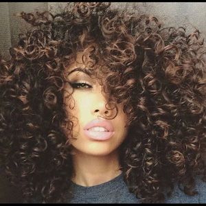 Meet your Posher, Samira